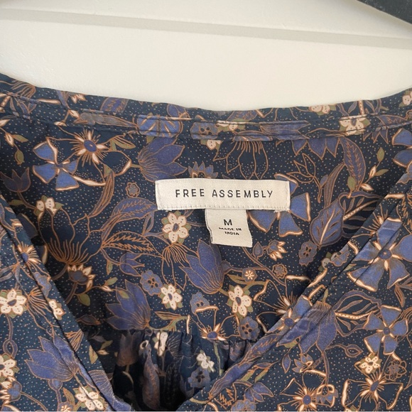 Free Assembly purple floral printed blouse size M - Picture 4 of 7